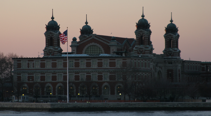Ellis Island e Statua della Libertà chiuse