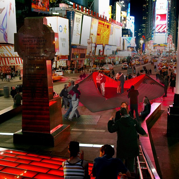 Con i resti di Sandy, un cuore a Times Square