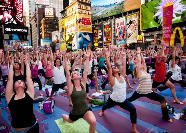 Yoga a Times Square: foto