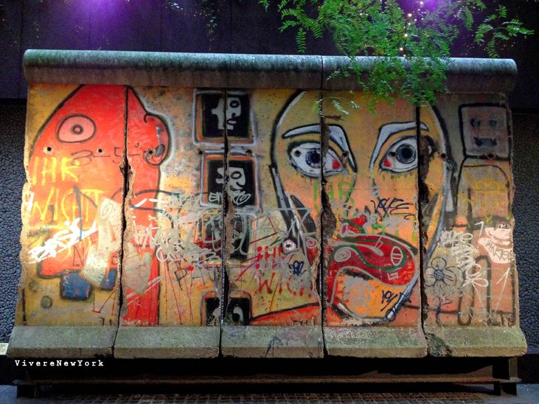 Frammenti del muro di Berlino a NYC