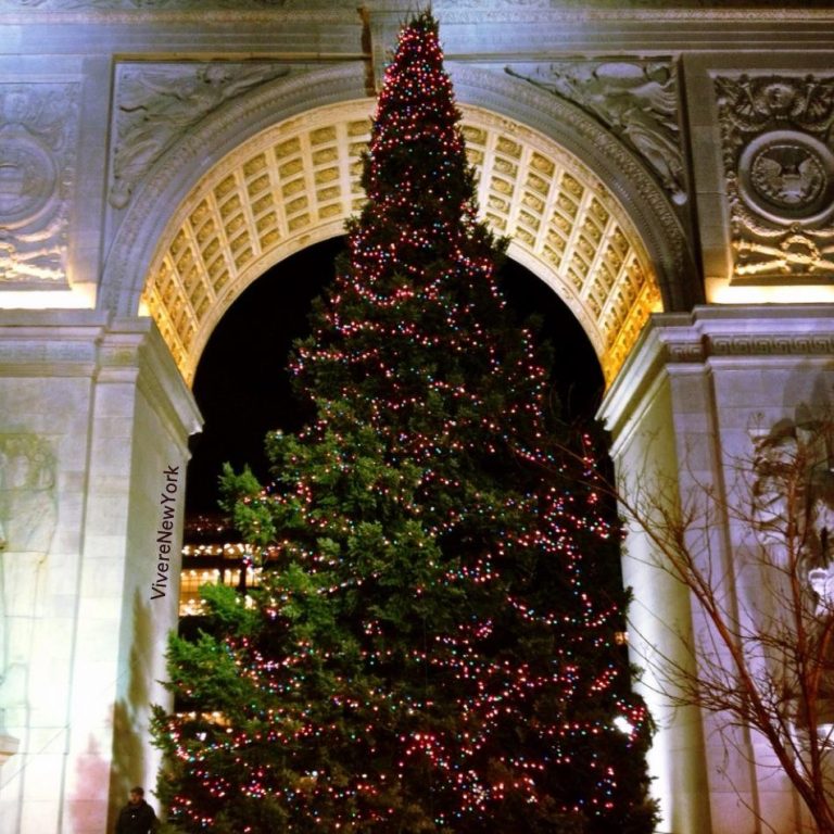 L’illuminazione dell’albero del Washington Square Park e i cori della Vigilia