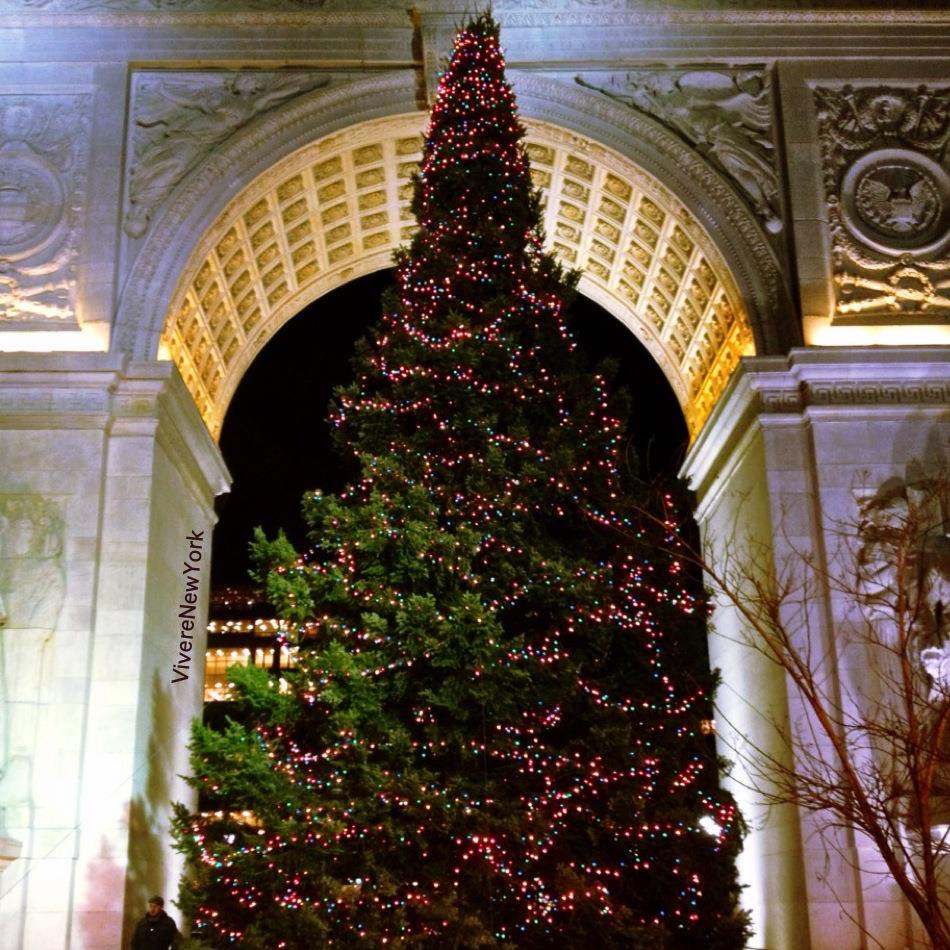 Albero Di Natale Washington.L Illuminazione Dell Albero Del Washington Square Park E I Cori Della Vigilia