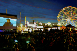 Flicks on the Beach: cinema gratuito in spiaggia a Coney Island