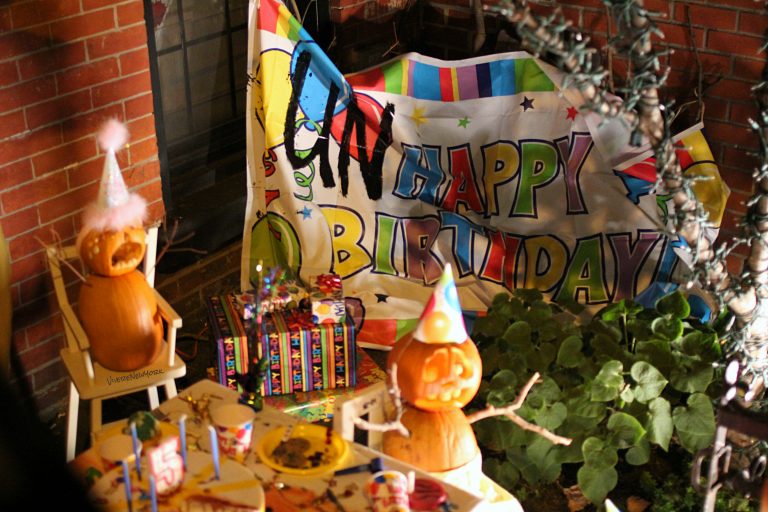 Un-Happy Birthday: la saga delle zucche continua