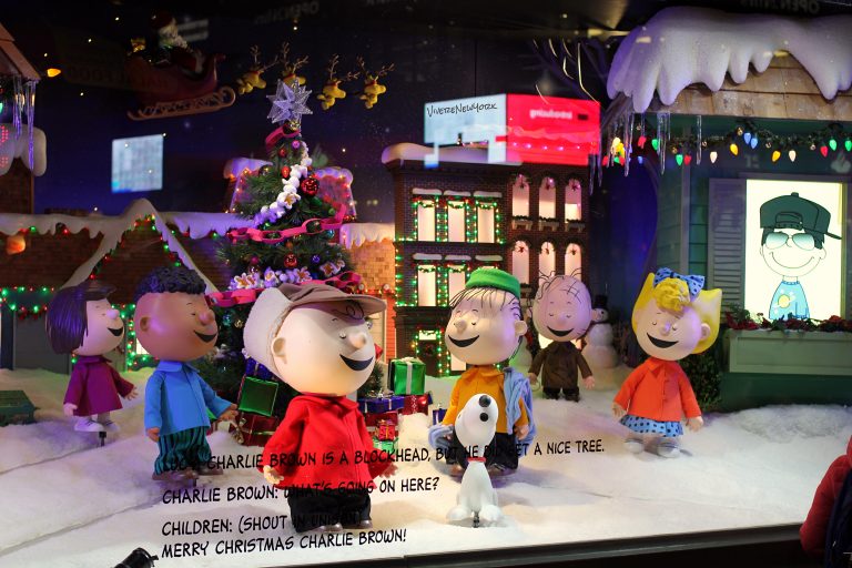 Charlie Brown e Lo spirito natalizio nelle vetrine di Macy’s